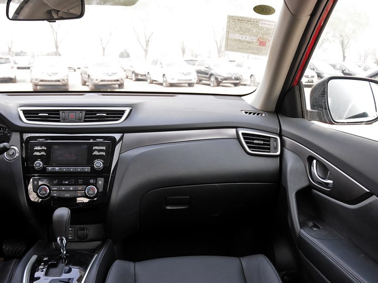 奇骏 2014款 2.0L CVT舒适版 2WD中控方向盘图片