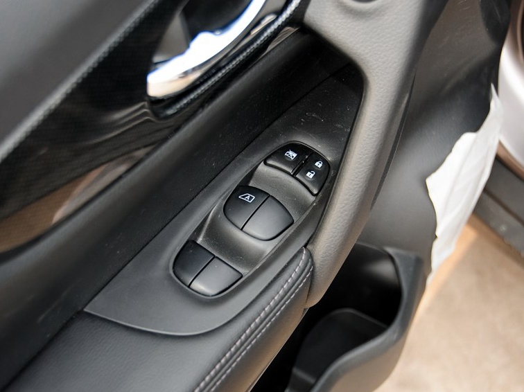 奇骏 2014款 2.5L CVT领先版 4WD车厢座椅图片