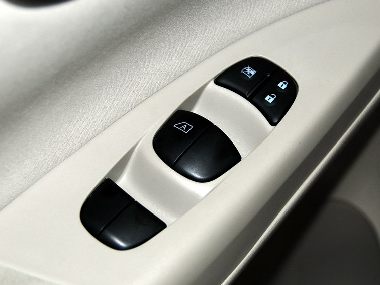 轩逸 2012款 1.6XE 手动舒适版车厢座椅图片