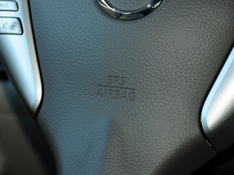轩逸 2012款 1.8XE CVT舒适版中控方向盘图片