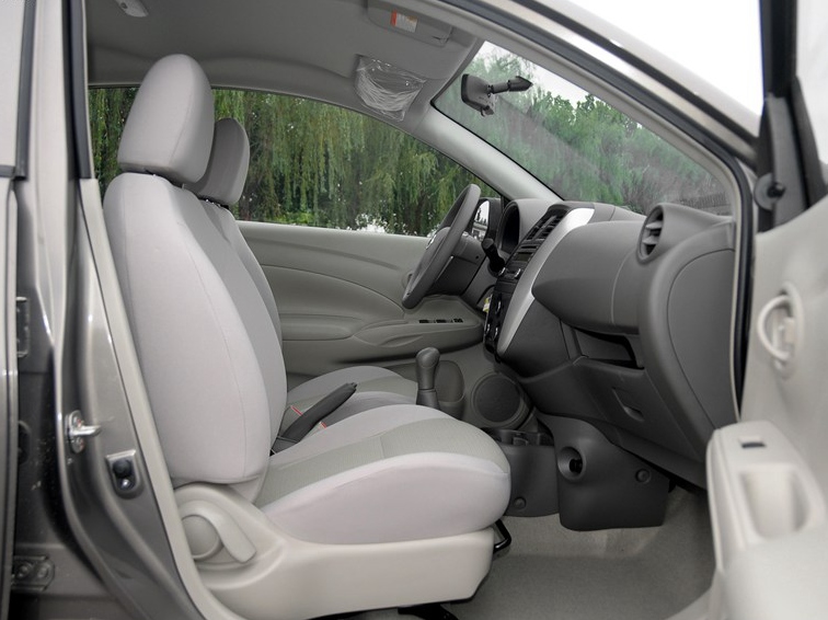 阳光 2014款 1.5XE MT舒适版车厢座椅图片