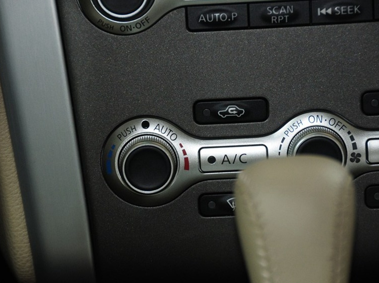 楼兰 2013款 3.5L CVT 荣耀版中控方向盘图片