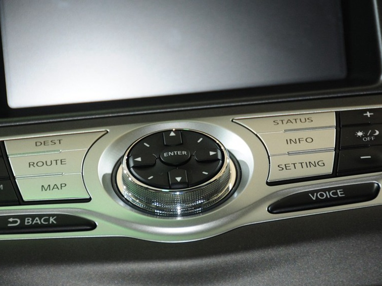 楼兰 2013款 3.5L CVT 荣耀版中控方向盘图片