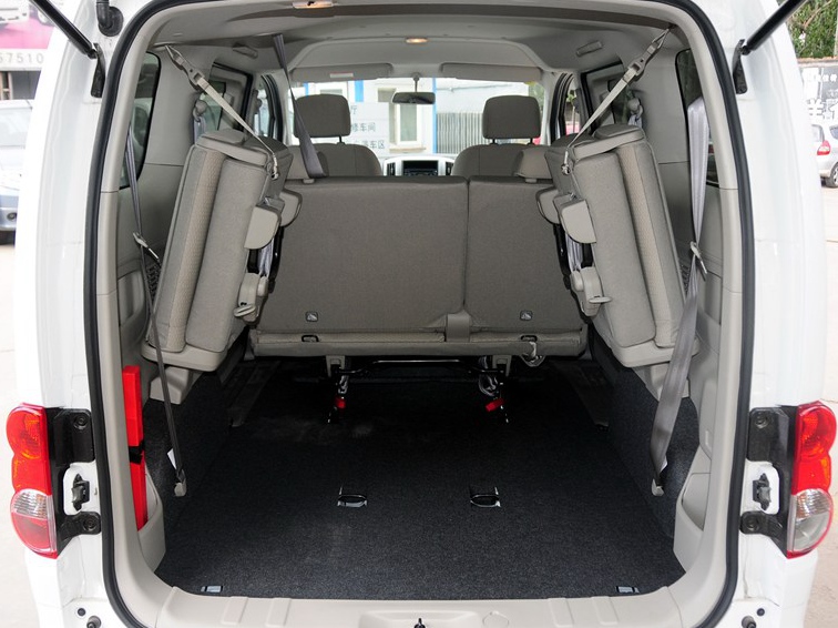日产NV200 2014款 1.6L 手动豪华型 国IV车厢座椅图片