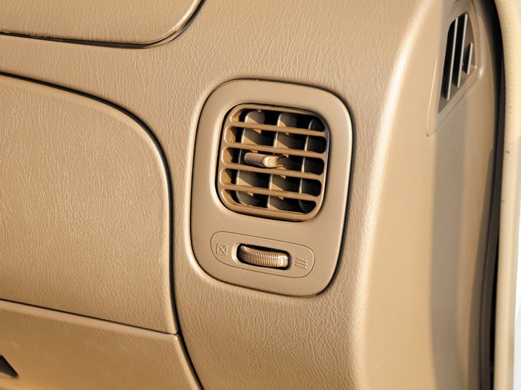 2013款 2.4L汽油两驱标准型中控方向盘图片