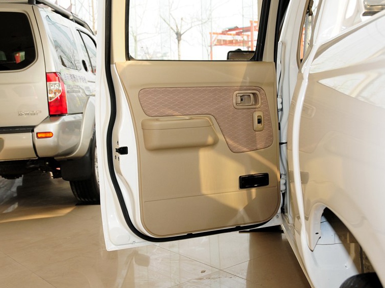 2013款 2.4L汽油两驱标准型车厢座椅图片