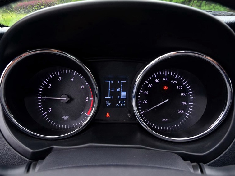幻速S3 2014款 1.5L 舒适型中控方向盘图片