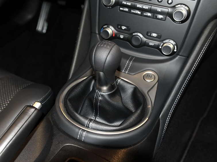 日产370Z 2013款 3.7L Coupe中控方向盘图片
