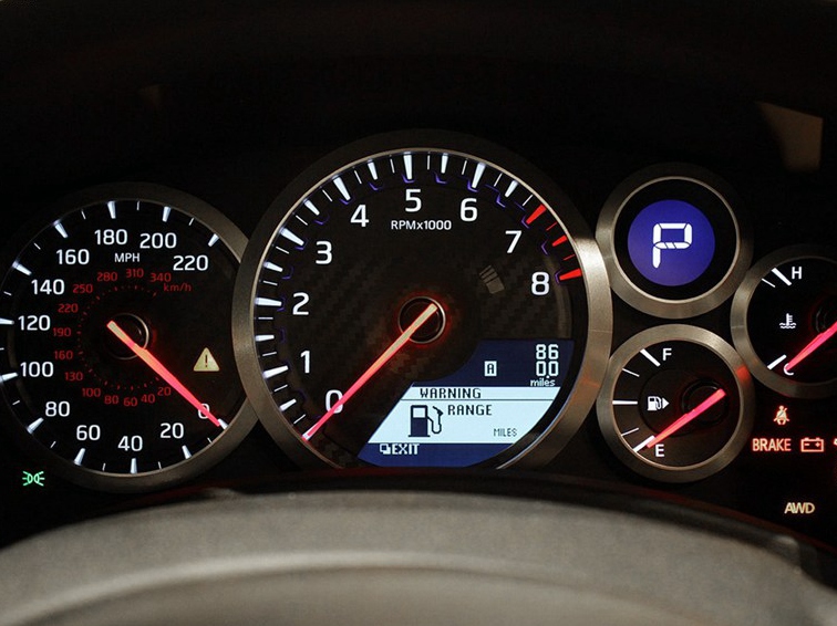 日产GT-R 2015款 3.8T 动感酷黑内饰版中控方向盘图片