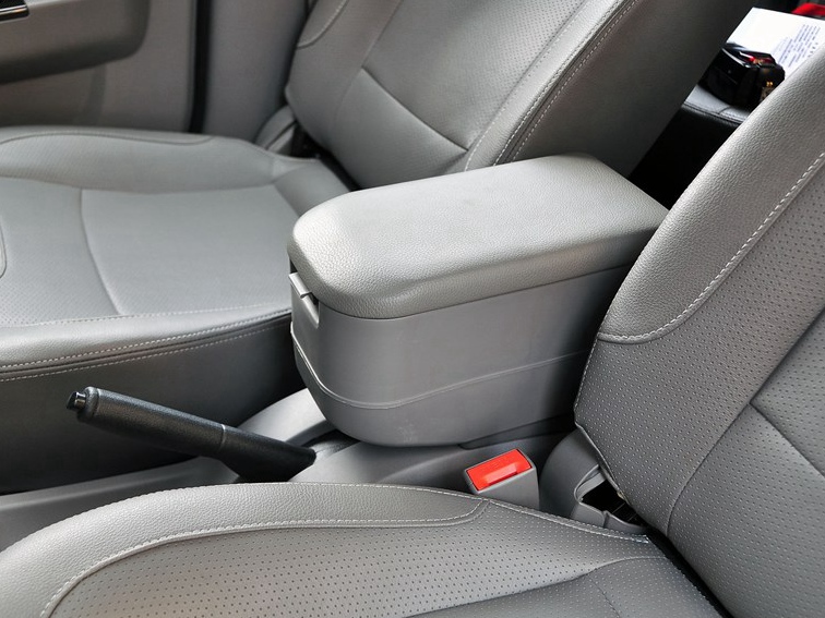 北汽威旺M20 2013款 1.5L尊尚型车厢座椅图片
