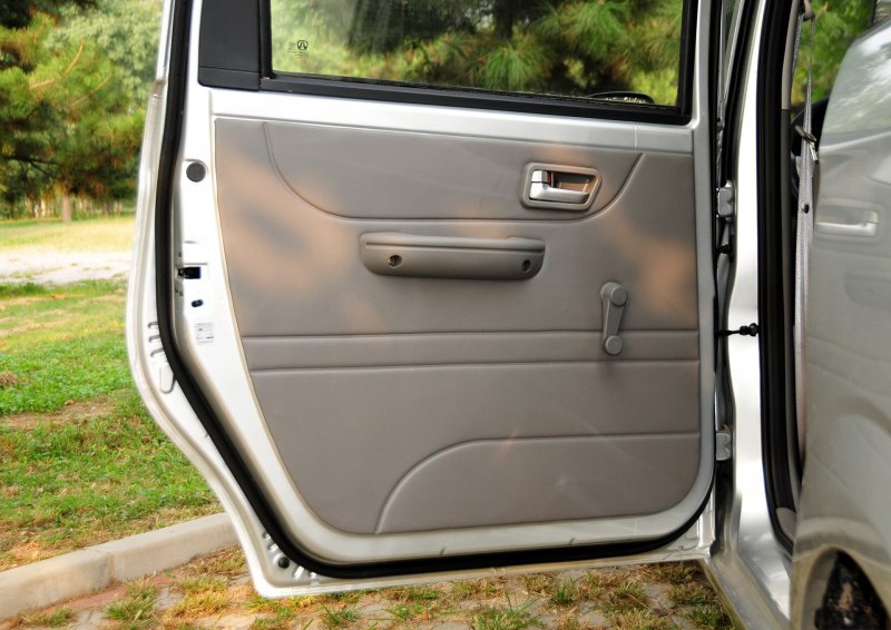 北汽威旺M20 2015款 1.2L 经济型车厢座椅图片