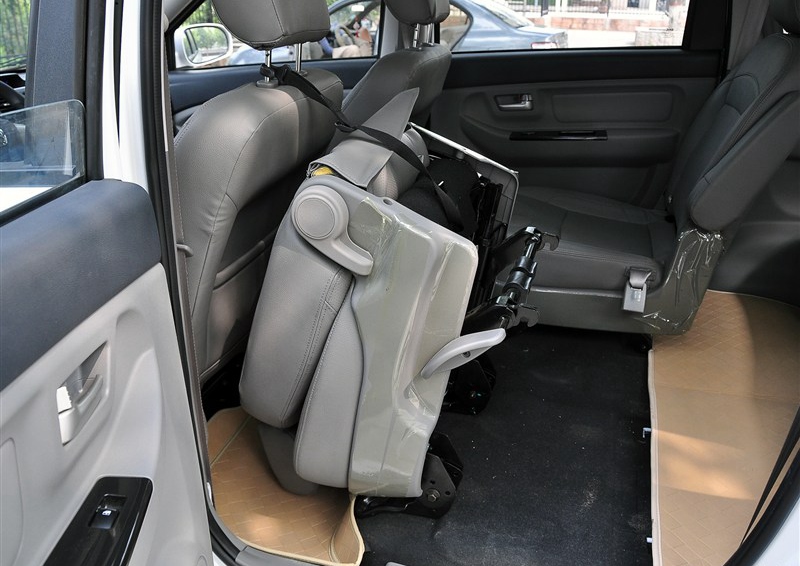 北汽威旺M20 2014款 1.5L超豪华型BJ415B车厢座椅图片