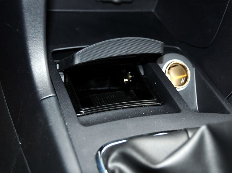 风迪思 2013款 1.6L 手动舒适型中控方向盘图片