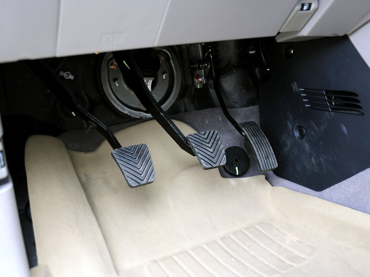 君阁 2011款 2.0L 手动挡经典型车厢座椅图片