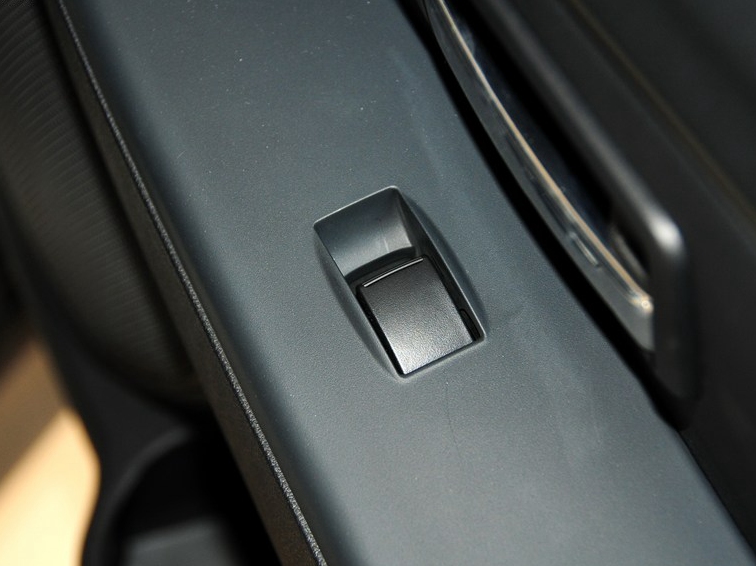 劲炫ASX 2013款 1.6L 手动两驱标准版车厢座椅图片
