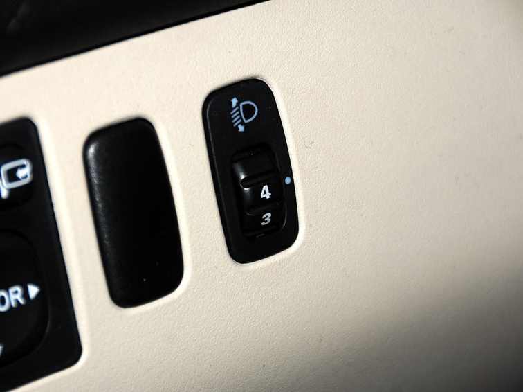 帕杰罗·劲畅 2013款 3.0L 自动两驱豪华版中控方向盘图片