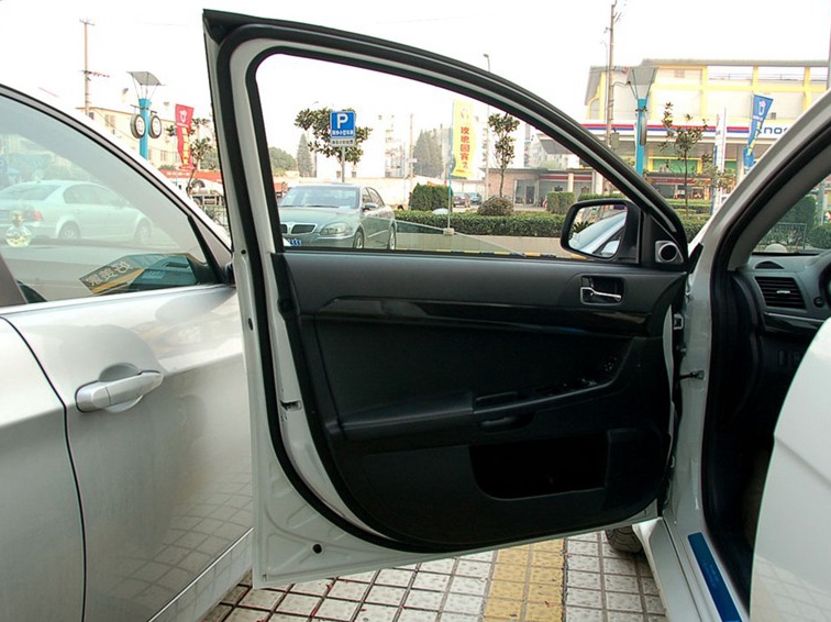 LANCER 2008款 2.0T EVOLUTION X ENKEI版车厢座椅图片