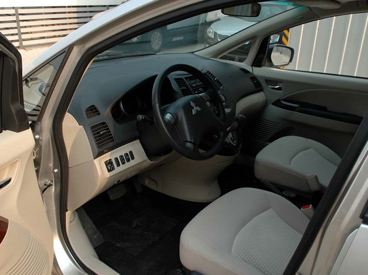 格蓝迪 2009款 2.4 七座舒适版车厢座椅图片