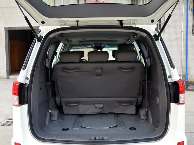 路帝 2014款 2.0T 柴油两驱豪华导航版车厢座椅图片