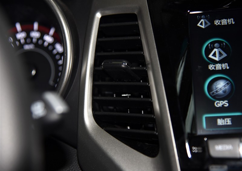蒂维拉 2015款 1.6L 自动两驱致纯版中控方向盘图片