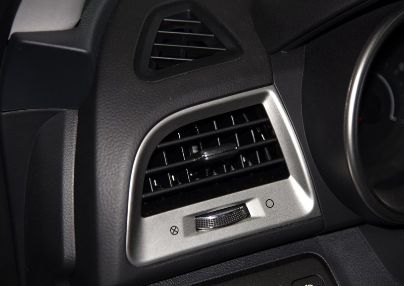 蒂维拉 2015款 1.6L 自动两驱致纯版中控方向盘图片