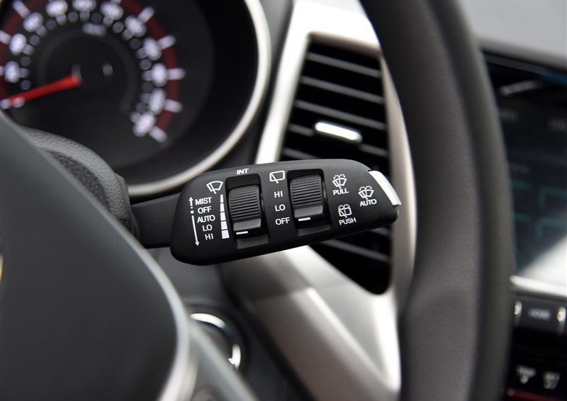 蒂维拉 2015款 1.6L 自动两驱致尚版中控方向盘图片
