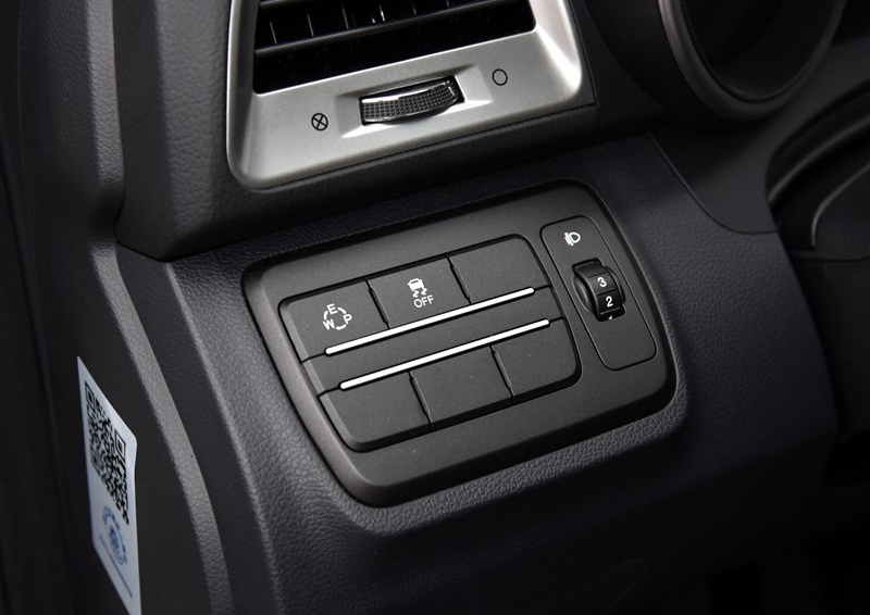 蒂维拉 2015款 1.6L 自动两驱致尚版中控方向盘图片