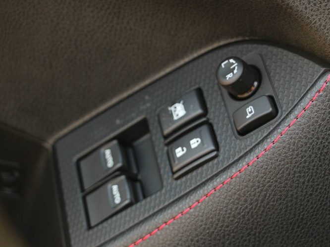 斯巴鲁BRZ 2013款 2.0L 手动豪华型车厢座椅图片