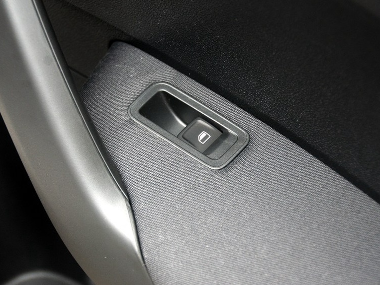 昕动 2014款 1.6L 手动乐享版车厢座椅图片