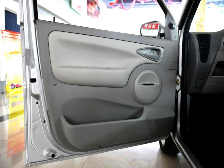 爱迪尔 2011款 A+ 1.0L 手动标准型车厢座椅图片