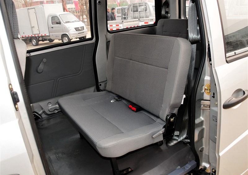 福瑞达 2014款 1.0L鸿运版 经济型DA465QA车厢座椅图片