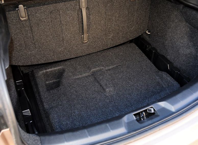 沃尔沃V40 2014款 2.0T 智尚版车厢座椅图片