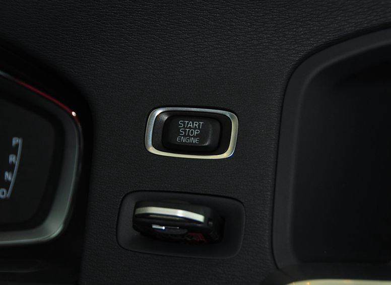 沃尔沃S60 2014款 2.0T T5 个性运动版中控方向盘图片