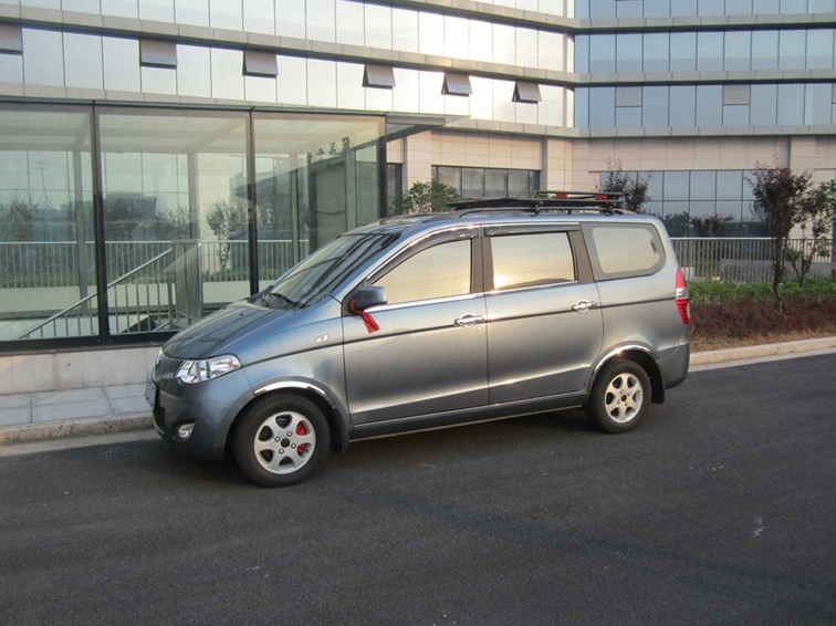 五菱宏光 2010款 1.2L 舒适型车身外观图片