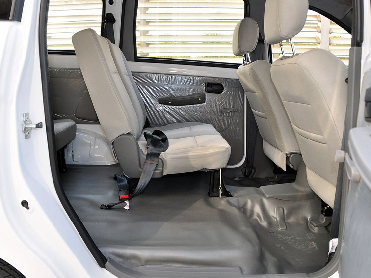 五菱宏光 2010款 1.2L 基本型车厢座椅图片
