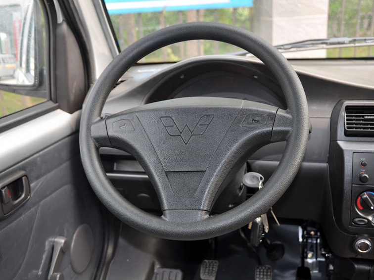 五菱荣光小卡 2012款 1.2L 双排基本型中控方向盘图片
