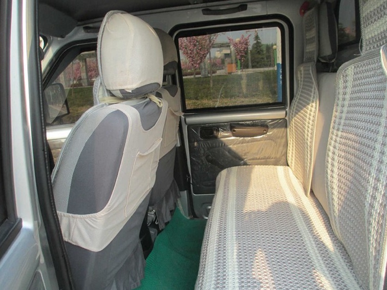 五菱荣光小卡 2012款 1.2L 双排基本型车厢座椅图片