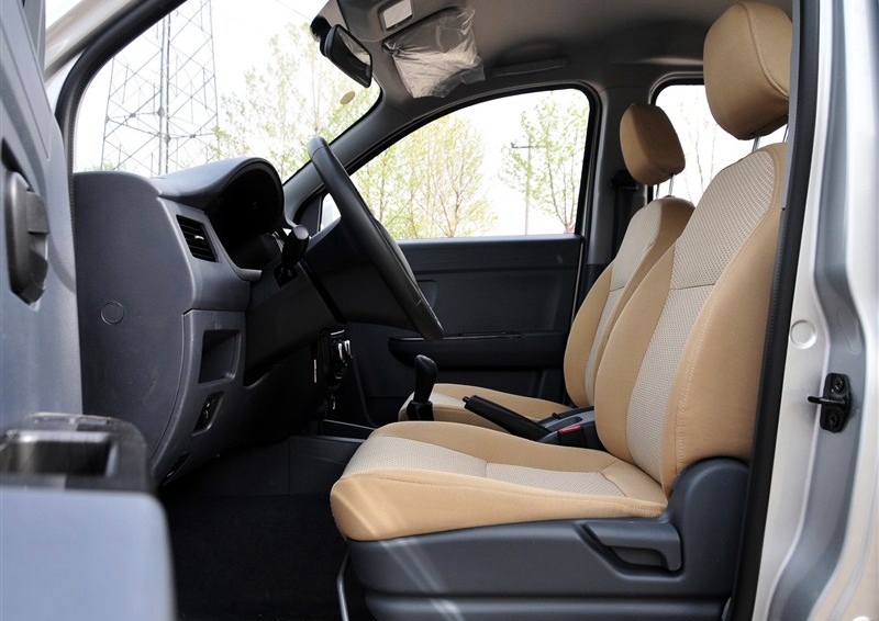 五菱荣光V 2015款 1.5L基本型车厢座椅图片