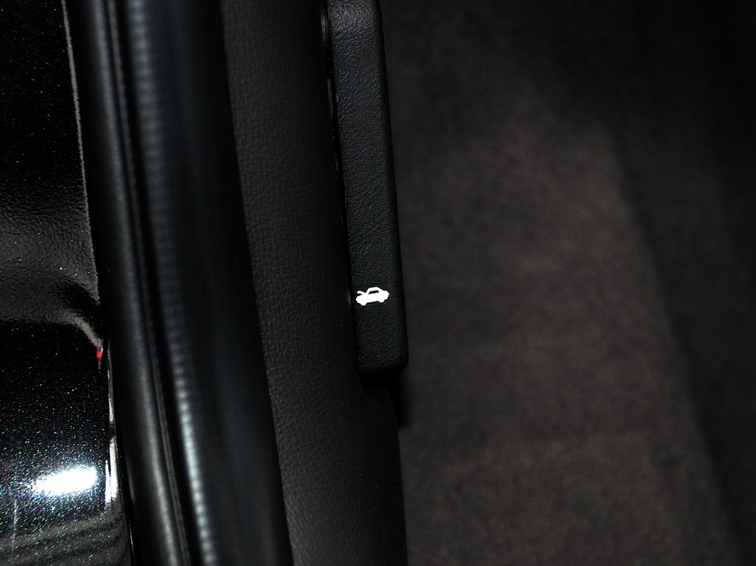悦动 2011款 1.6L 手动舒适型车厢座椅图片