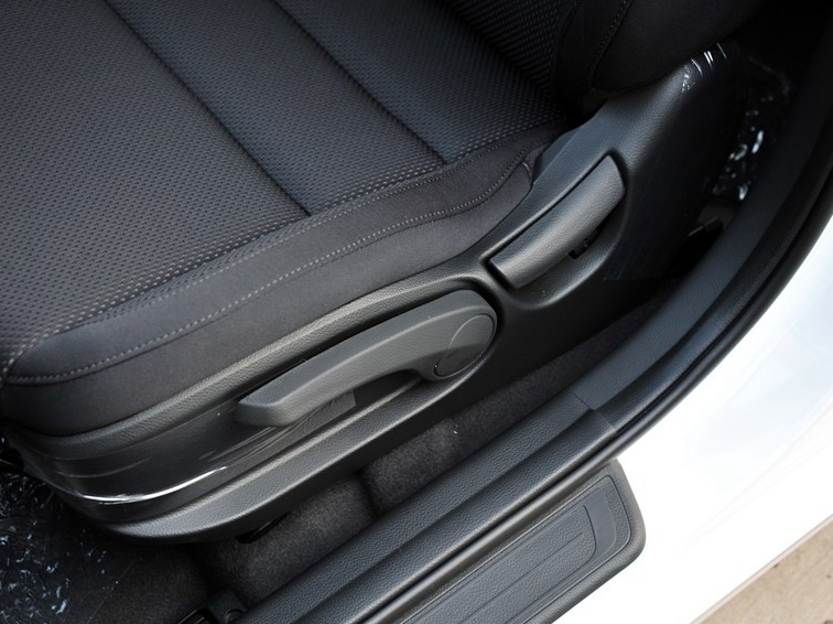 名图 2014款 1.8L 手动舒适型车厢座椅图片