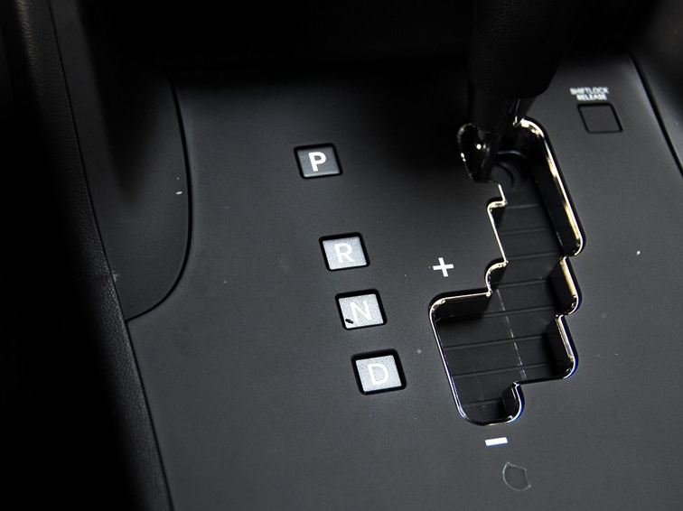 北京现代ix35 2013款 2.0L 自动两驱舒适型GL 国V中控方向盘图片