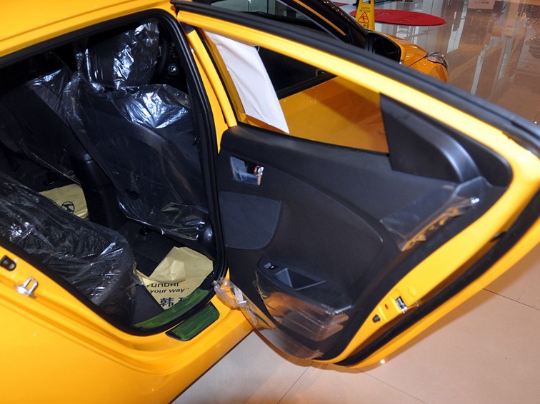 Veloster飞思 2011款 1.6L 手动舒适版车厢座椅图片
