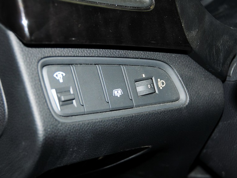 雅尊 2011款 2.4L 豪华型中控方向盘图片