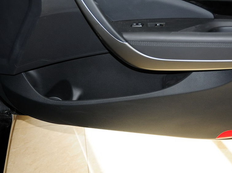 雅尊 2011款 2.4L 豪华型车厢座椅图片