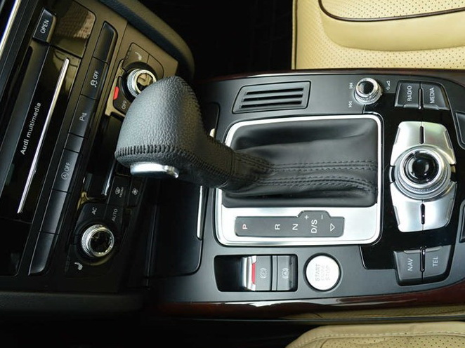 奥迪A4L 2013款 35 TFSI 自动技术型中控方向盘图片