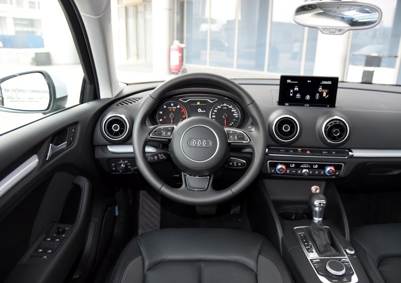奥迪A3 2015款 Limousine 35 TFSI 百万纪念乐享型中控方向盘图片