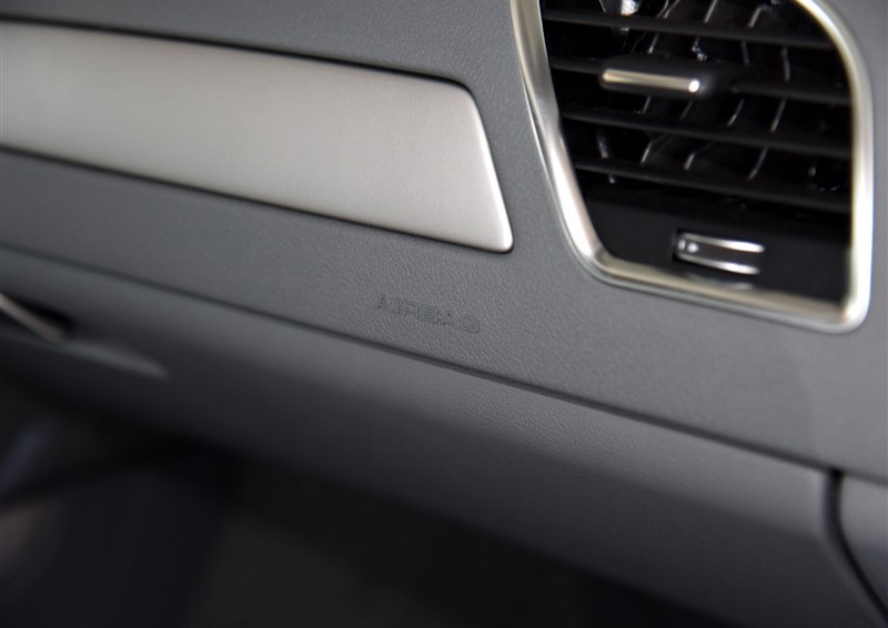 奥迪A4L 2015款 30 TFSI 手动舒适型中控方向盘图片