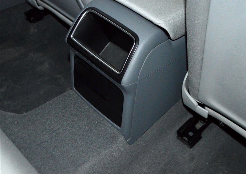 奥迪A4L 2015款 30 TFSI 手动舒适型车厢座椅图片