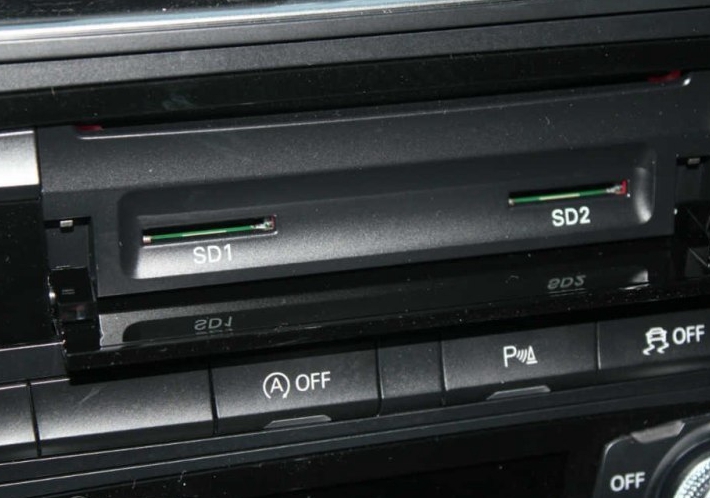 奥迪A4L 2016款 35 TFSI 自动技术型中控方向盘图片