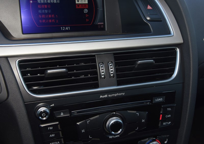 奥迪A4L 2016款 35 TFSI 自动舒适型中控方向盘图片